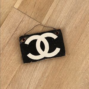 Chanel hanging Board